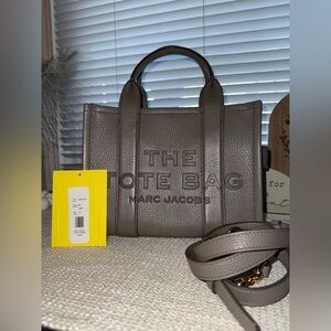 Marc Jacobs The Tote Bag Small in cement